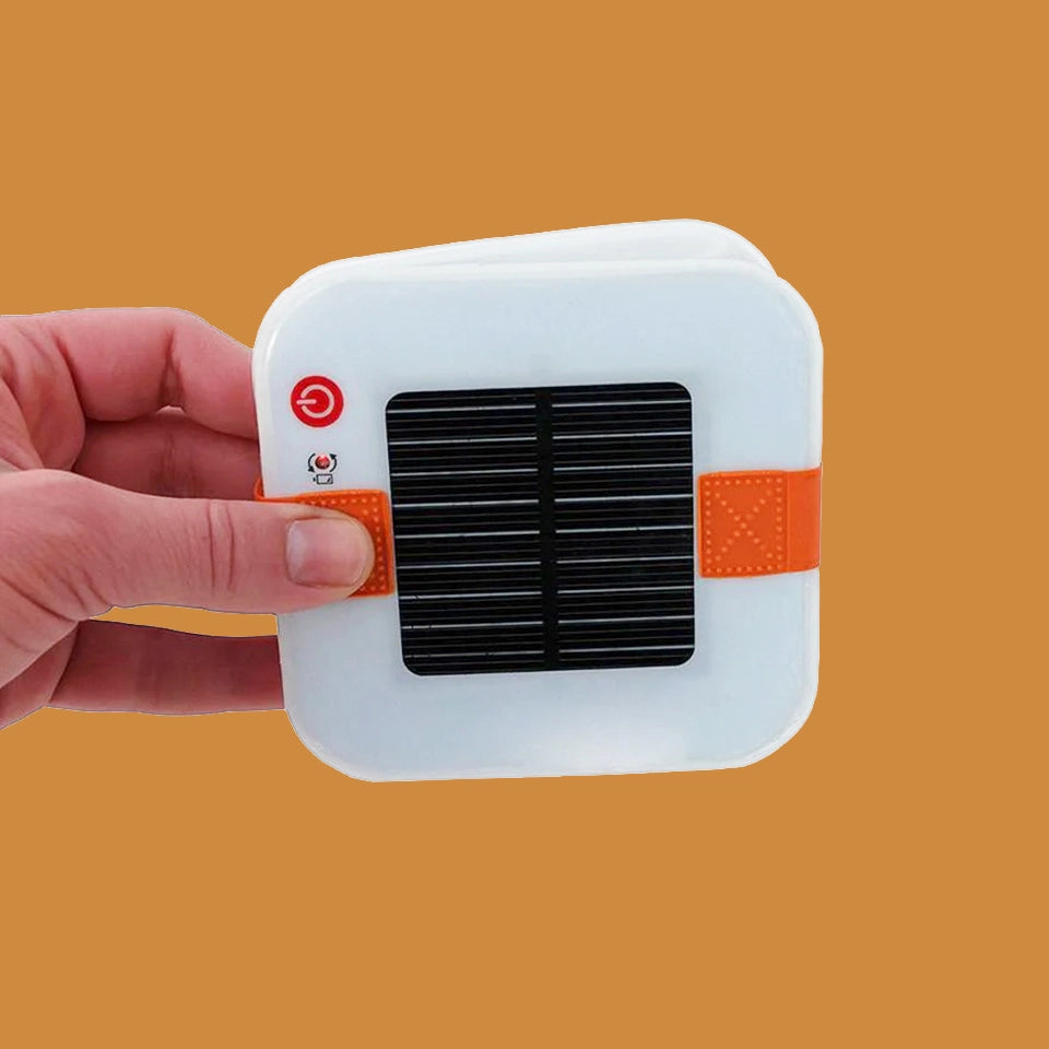 Linterna solar compacta, plegable, ultraligera e impermeable.
